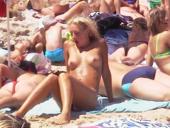 voyeur pics about topless girls on beach